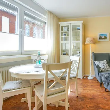 Middenmang Apartment *